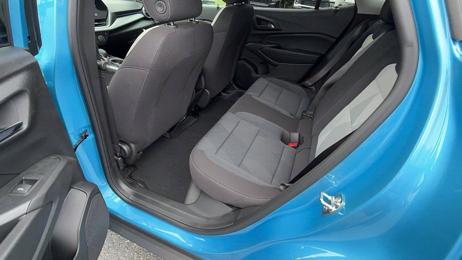 New 2026 Chevrolet Trax LS w/ LS Convenience Package FWD image 19