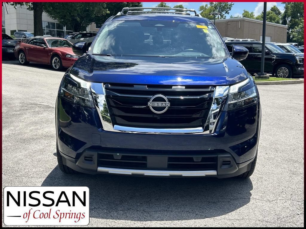 Used 2023 Nissan Pathfinder Platinum FWD image 2