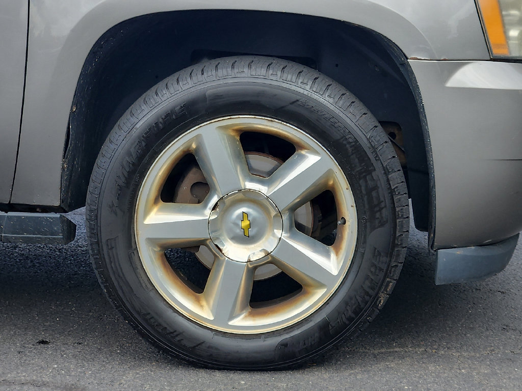 Used 2008 Chevrolet Tahoe LTZ w/ LTZ Preferred Equipment Group AWD/4WD image 14