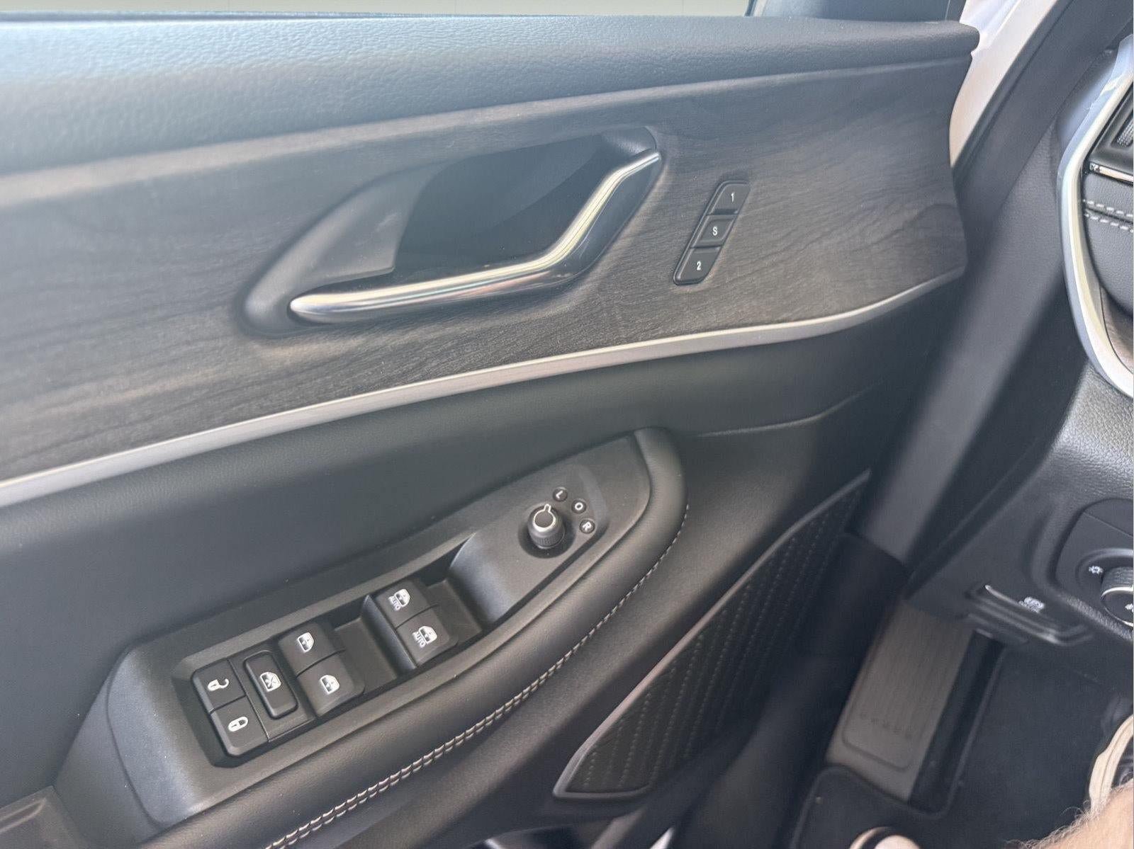 New 2026 Jeep Grand Cherokee Limited w/ Limited Altitude Package AWD/4WD image 16