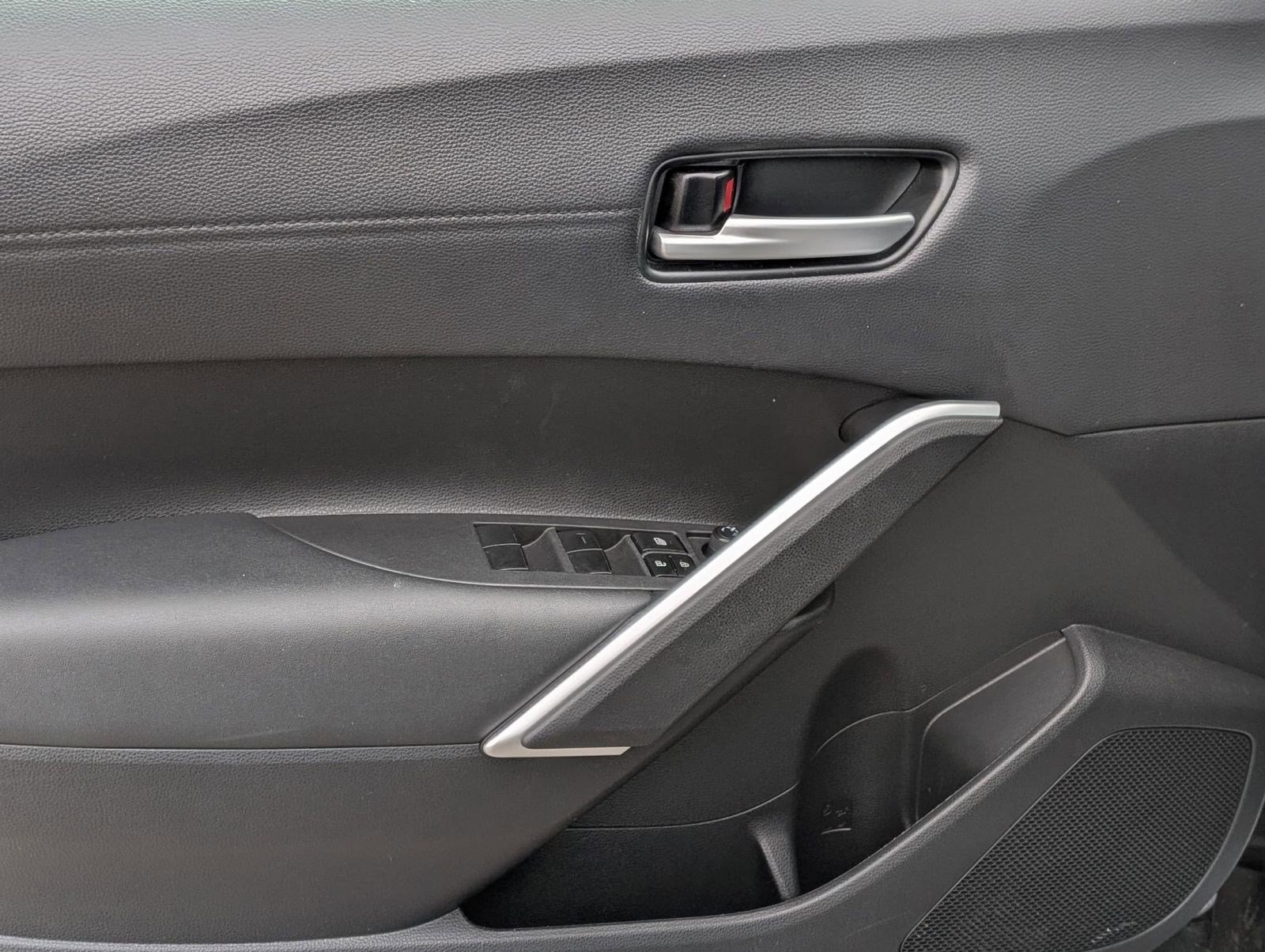 Used 2022 Toyota Corolla Cross XLE image 14