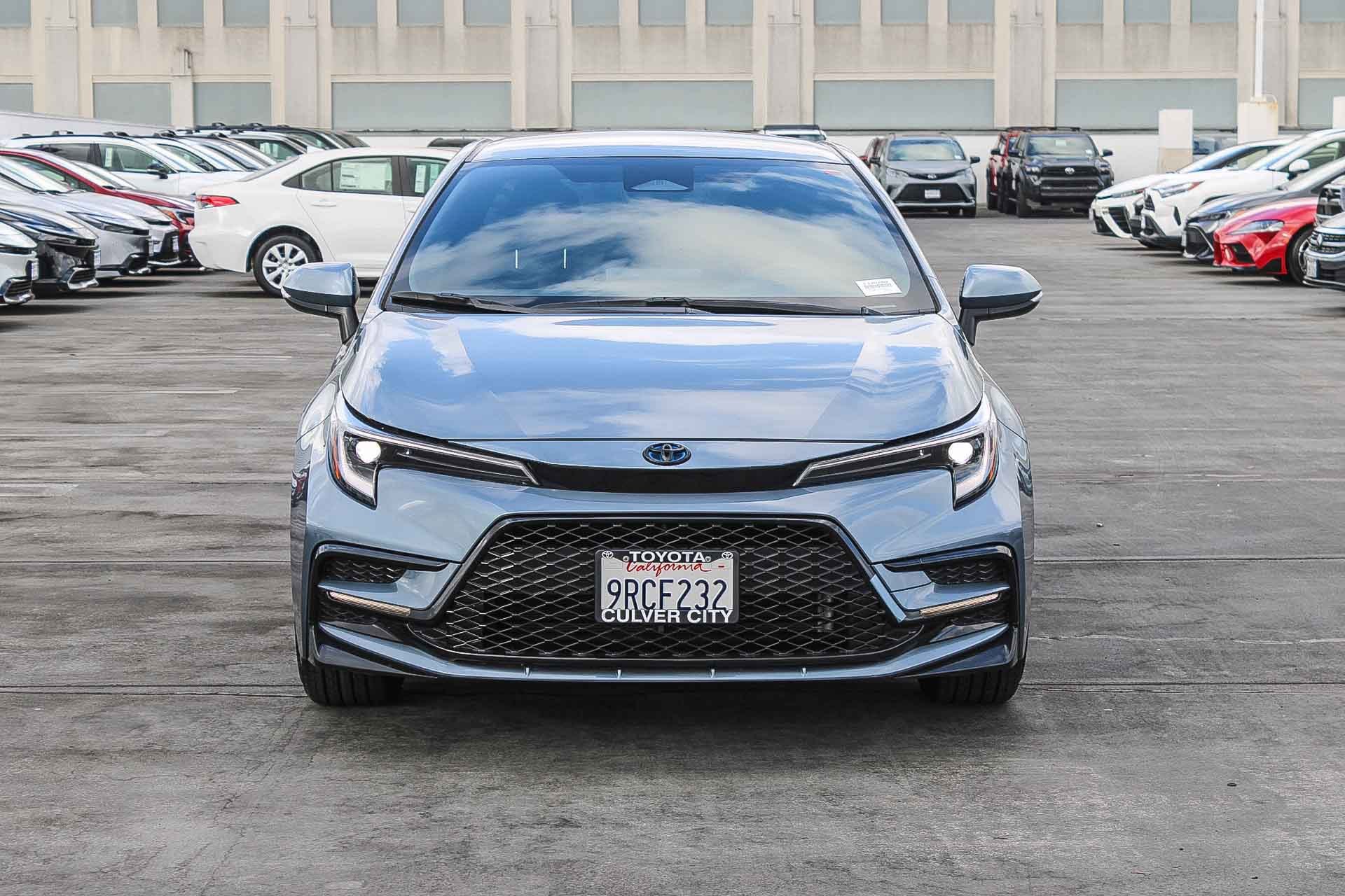 Used 2025 Toyota Corolla SE image 2