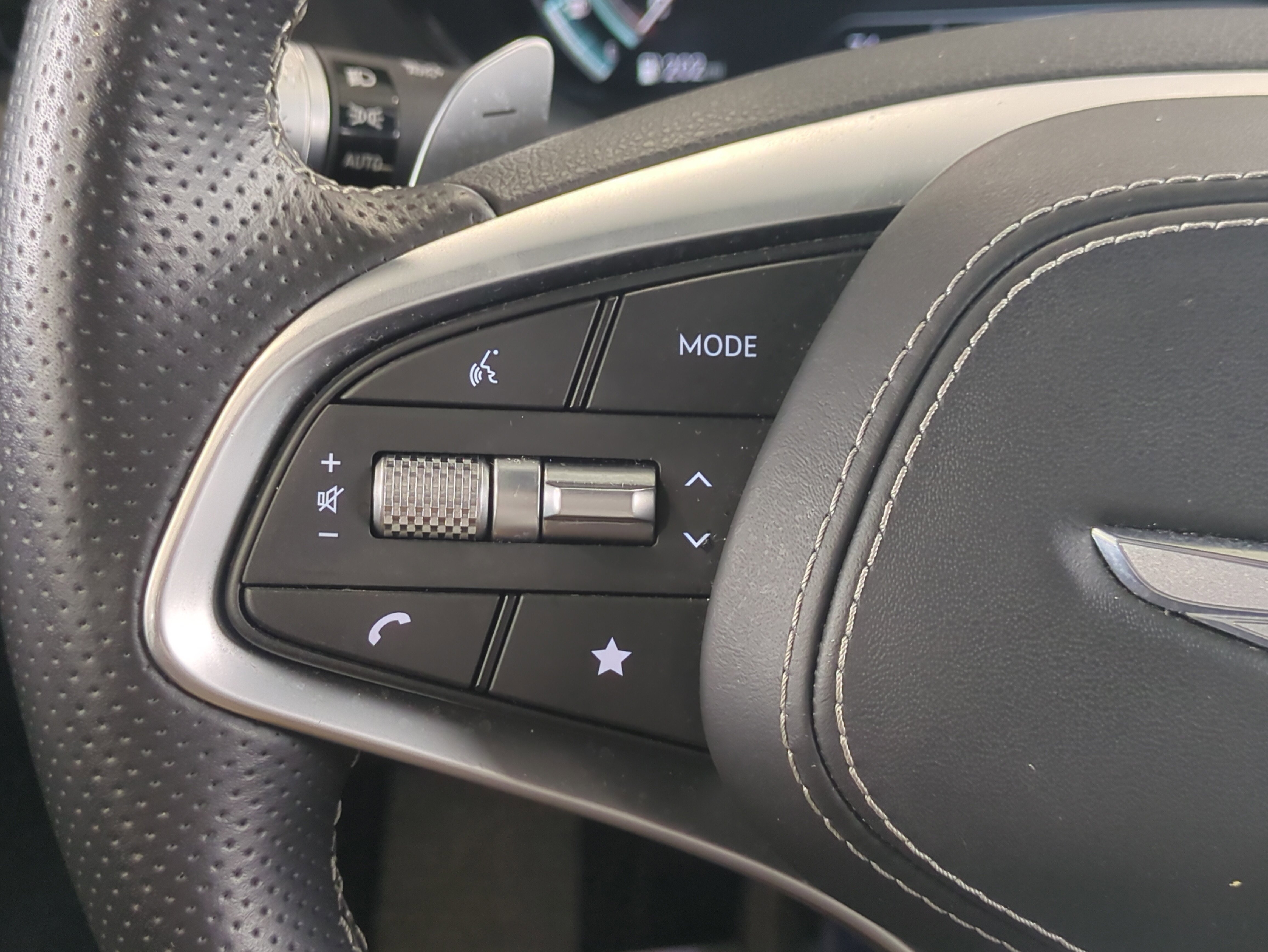 Used 2024 Genesis GV70 2.5T w/ Sport Prestige Package image 26