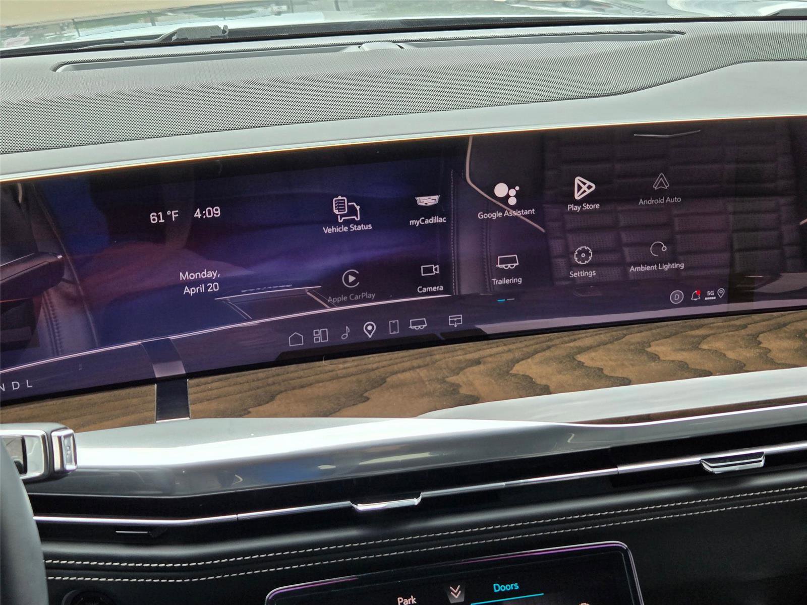 Certified 2025 Cadillac Escalade Sport Platinum AWD/4WD image 18