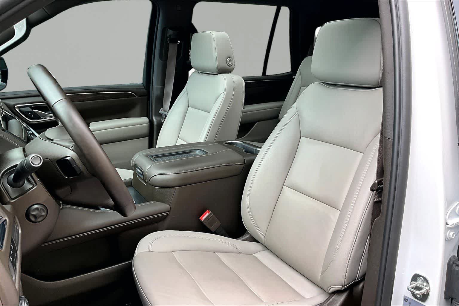 Used 2023 Chevrolet Tahoe Z71 w/ Luxury Package AWD/4WD image 8