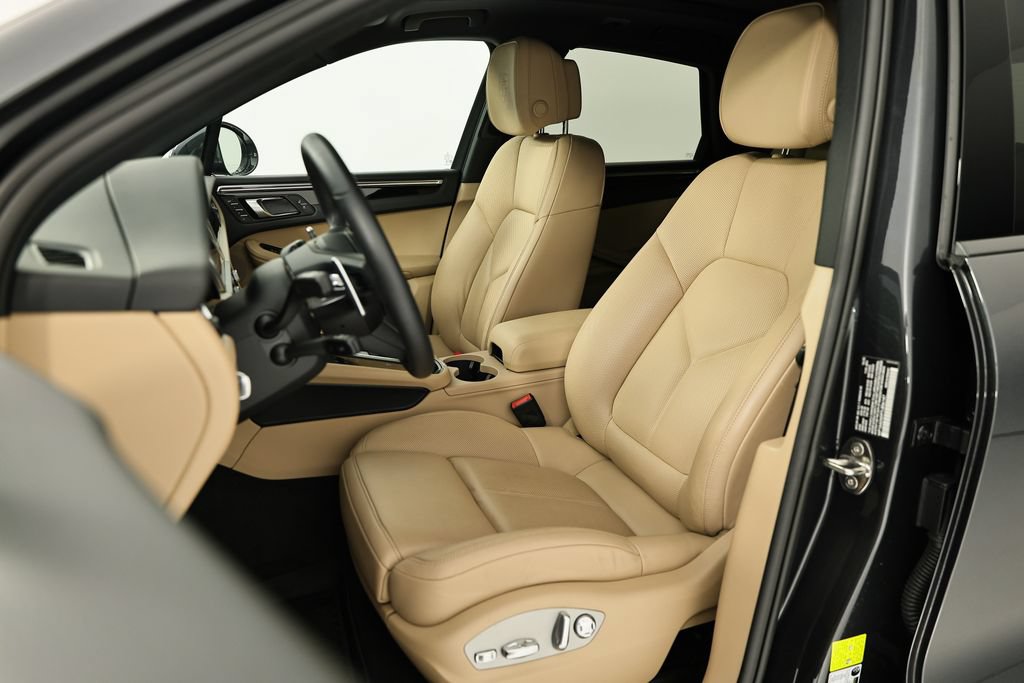 Certified 2026 Porsche Macan AWD/4WD image 5