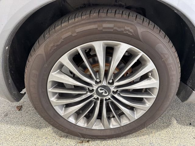 Used 2019 INFINITI QX80 Luxe image 6