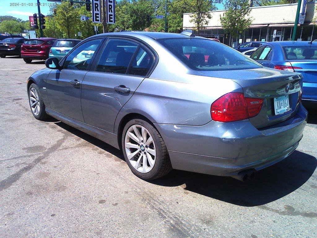 Used 2009 BMW 328i xDrive Sedan AWD/4WD image 4