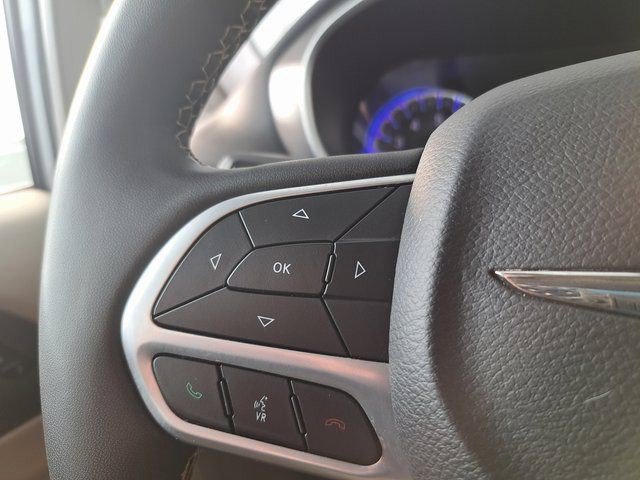 Used 2024 Chrysler Pacifica Touring-L FWD image 19