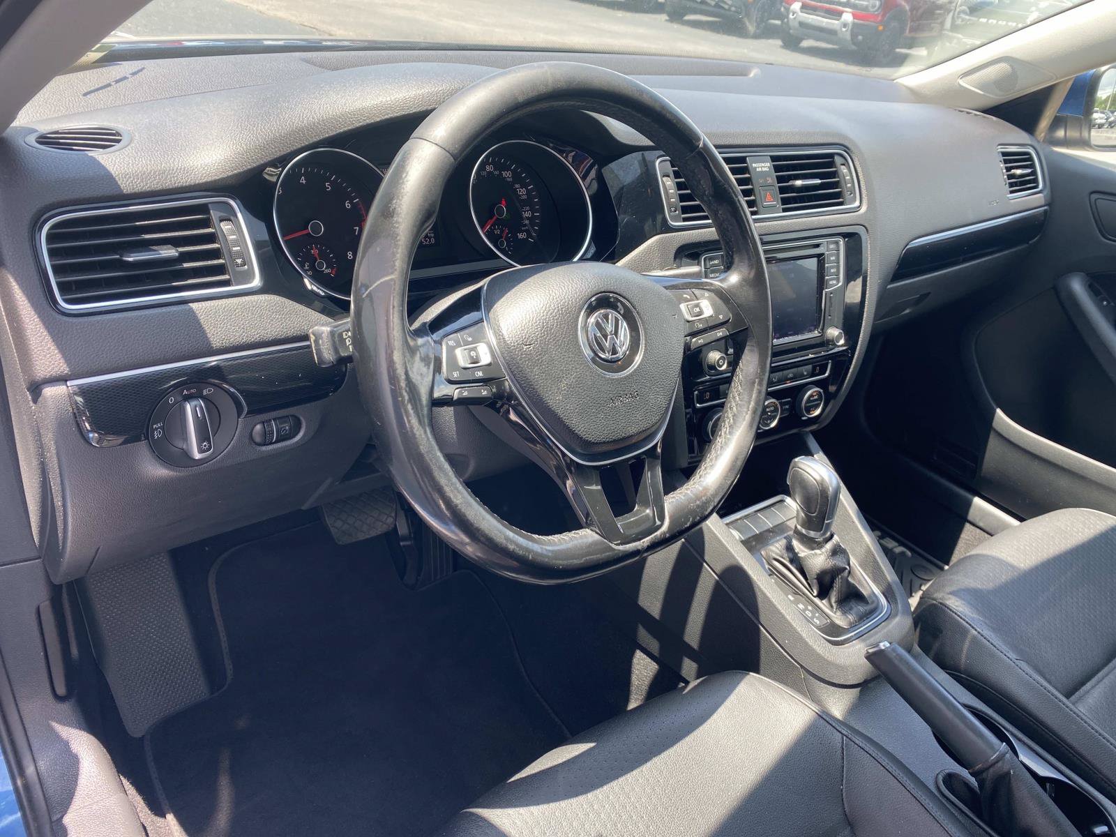Used 2017 Volkswagen Jetta SEL FWD image 19