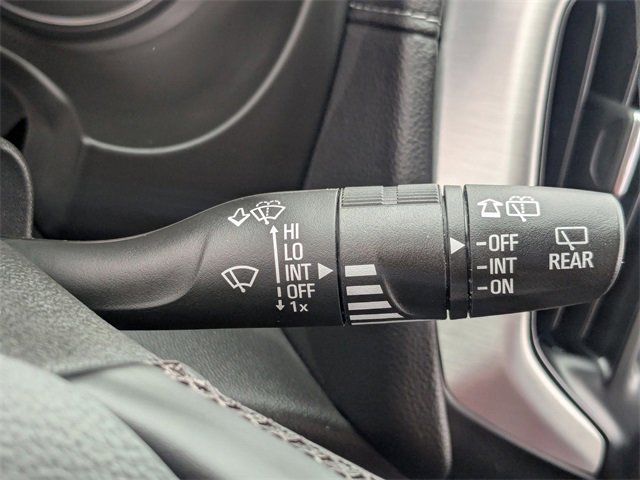 Used 2024 GMC Terrain SLT image 24