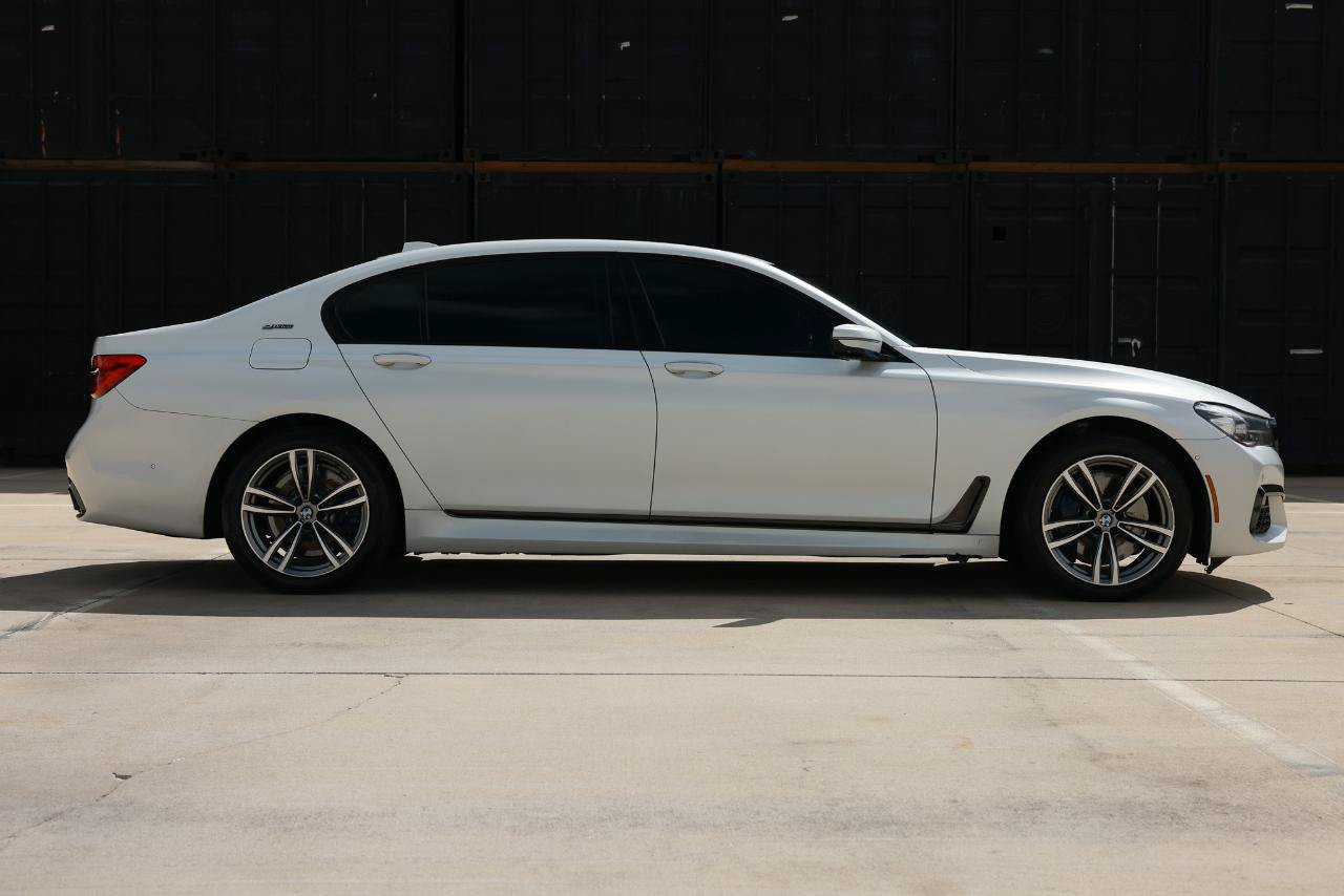 Used 2018 BMW 740e xDrive AWD/4WD image 15