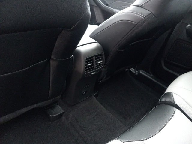 New 2025 Ford Escape SE w/ PHEV Premium Package FWD image 30