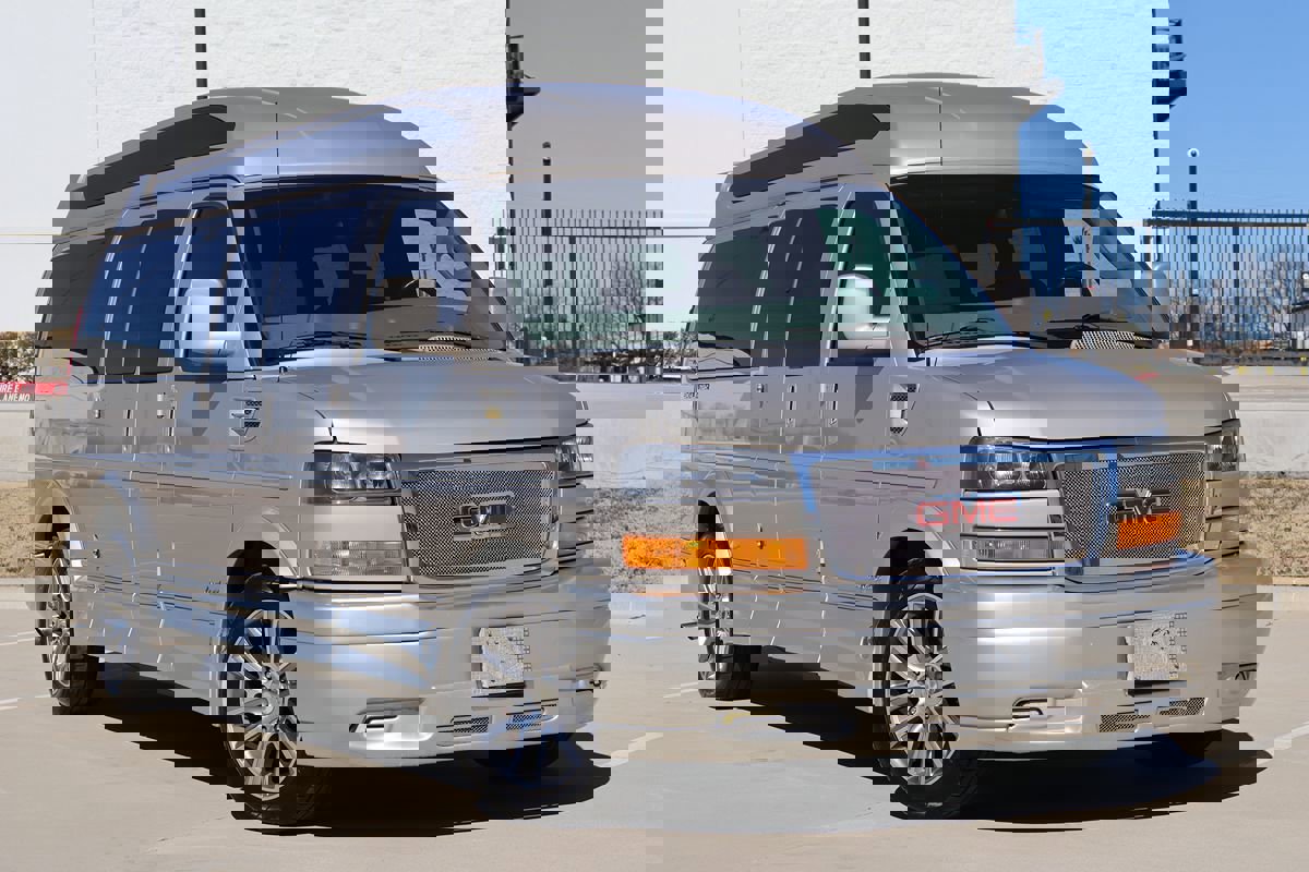 Used 2020 GMC Savana 2500 Extended w/ Enhanced Convenience Package image 3