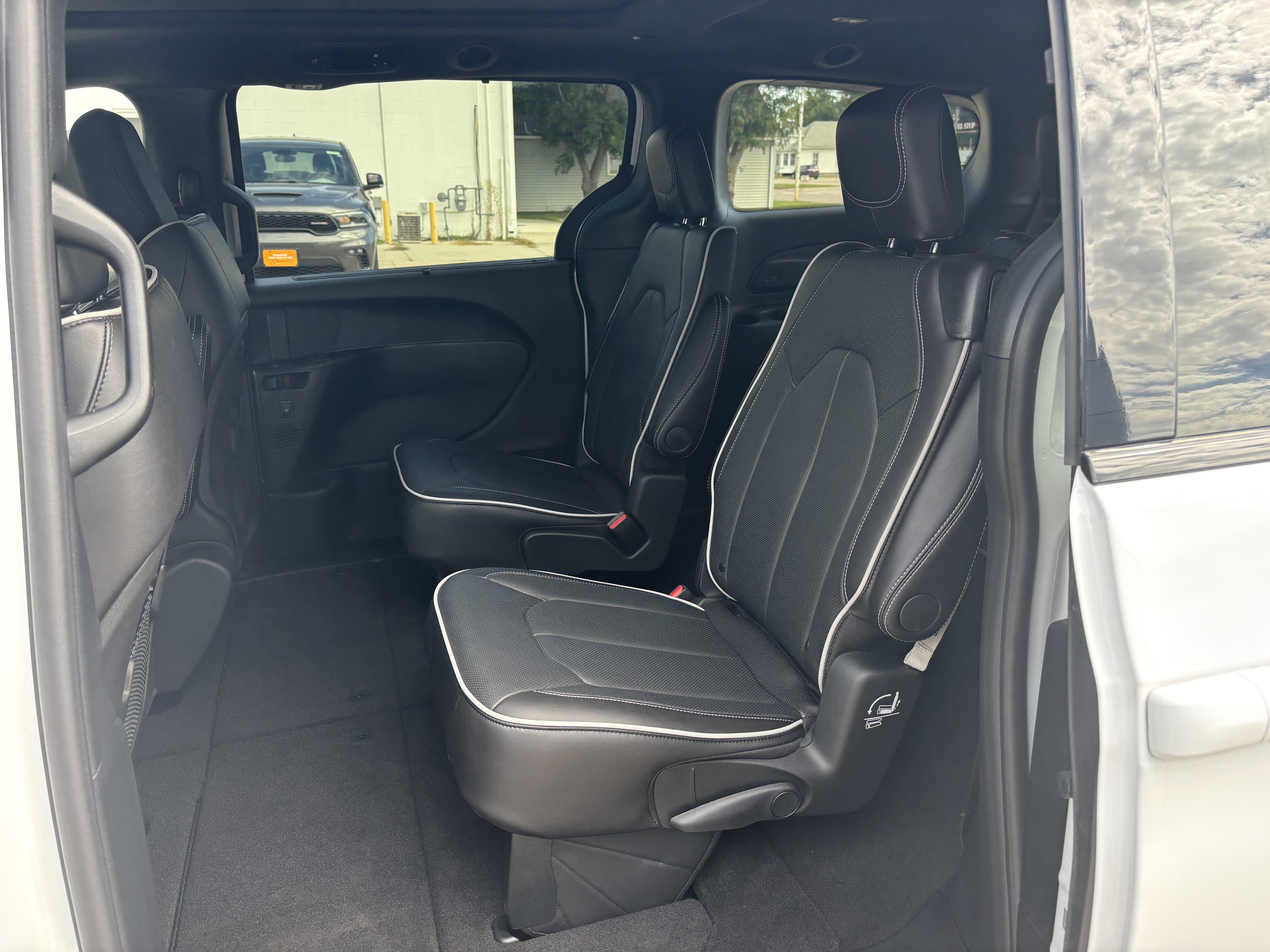 New 2026 Chrysler Pacifica Limited w/ S Appearance Package image 14
