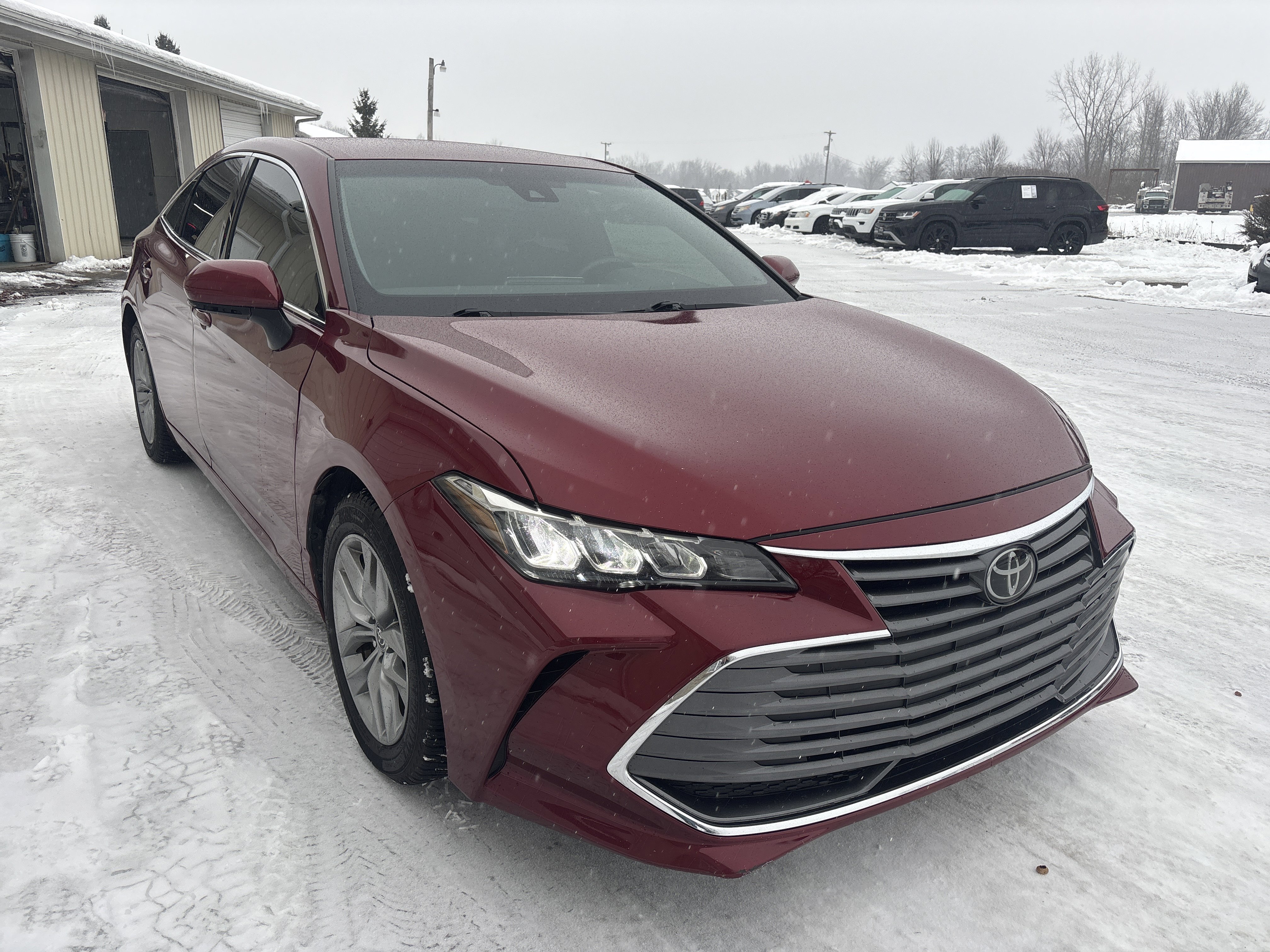 Used 2022 Toyota Avalon XLE FWD image 1