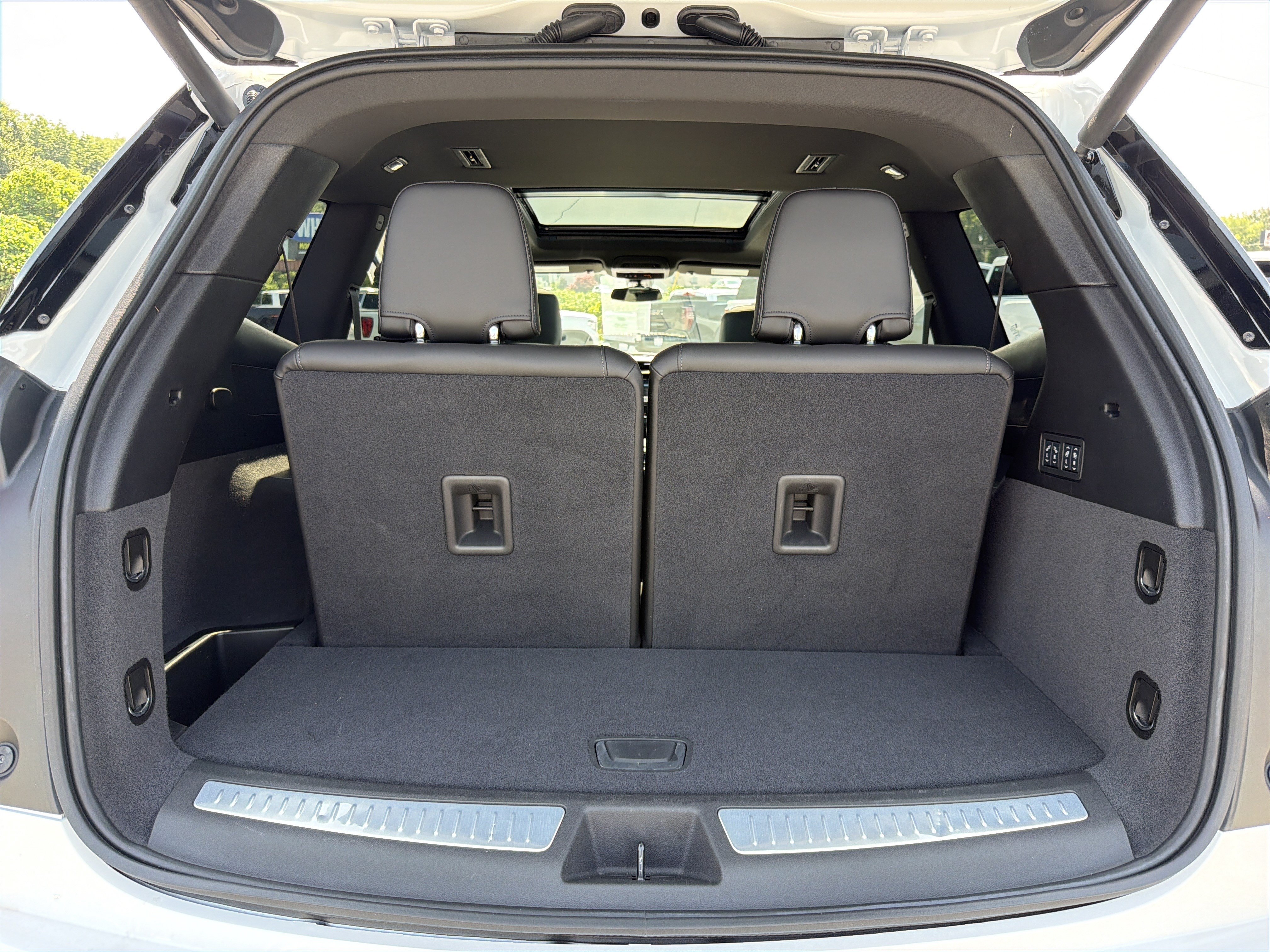 Certified 2025 Cadillac XT6 Premium Luxury FWD image 19
