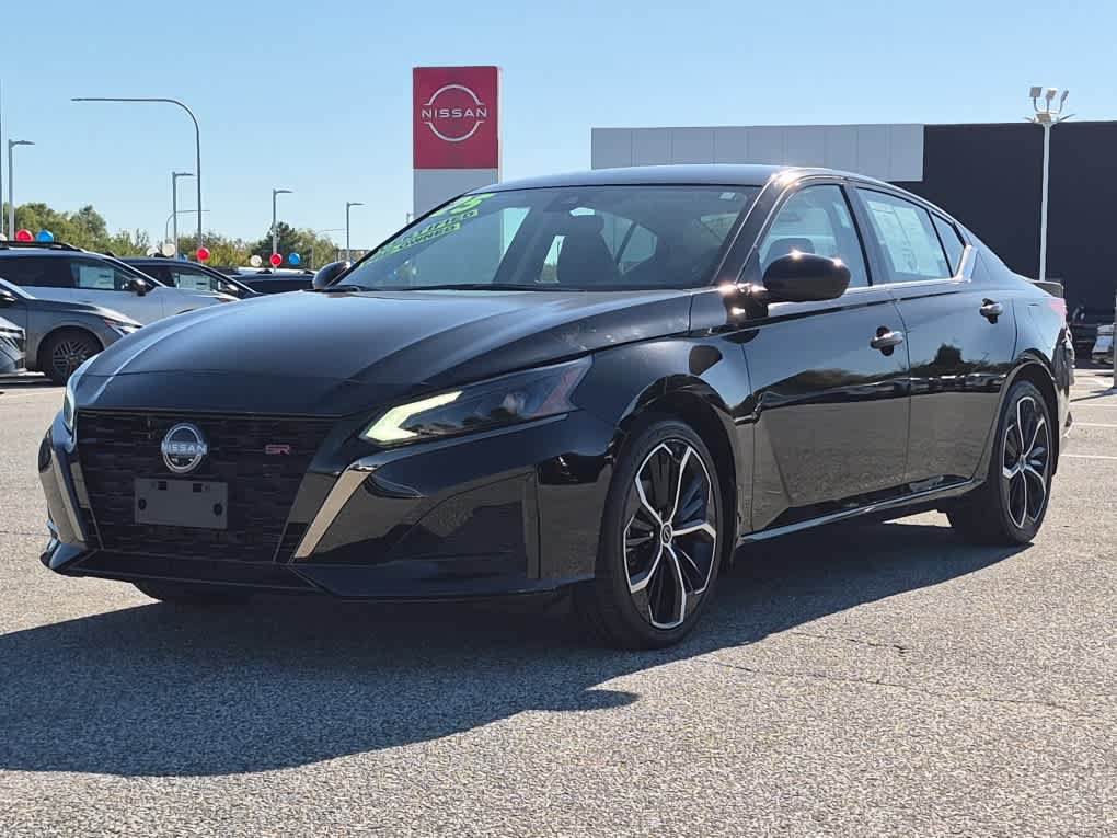 Used 2025 Nissan Altima 2.5 SR FWD image 1
