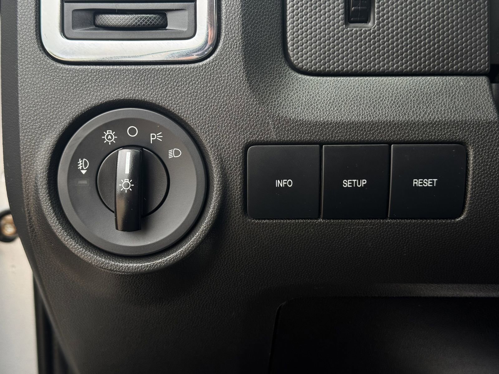 Used 2011 Ford Escape Limited w/ 301A Rapid Spec Order Code FWD image 21