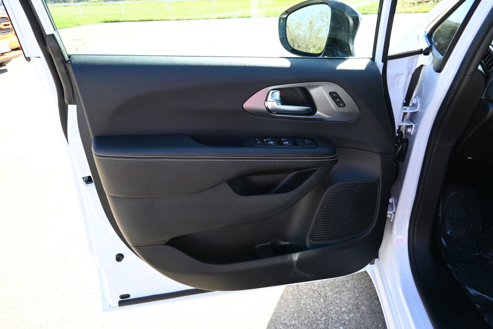 New 2026 Chrysler Pacifica Select image 8