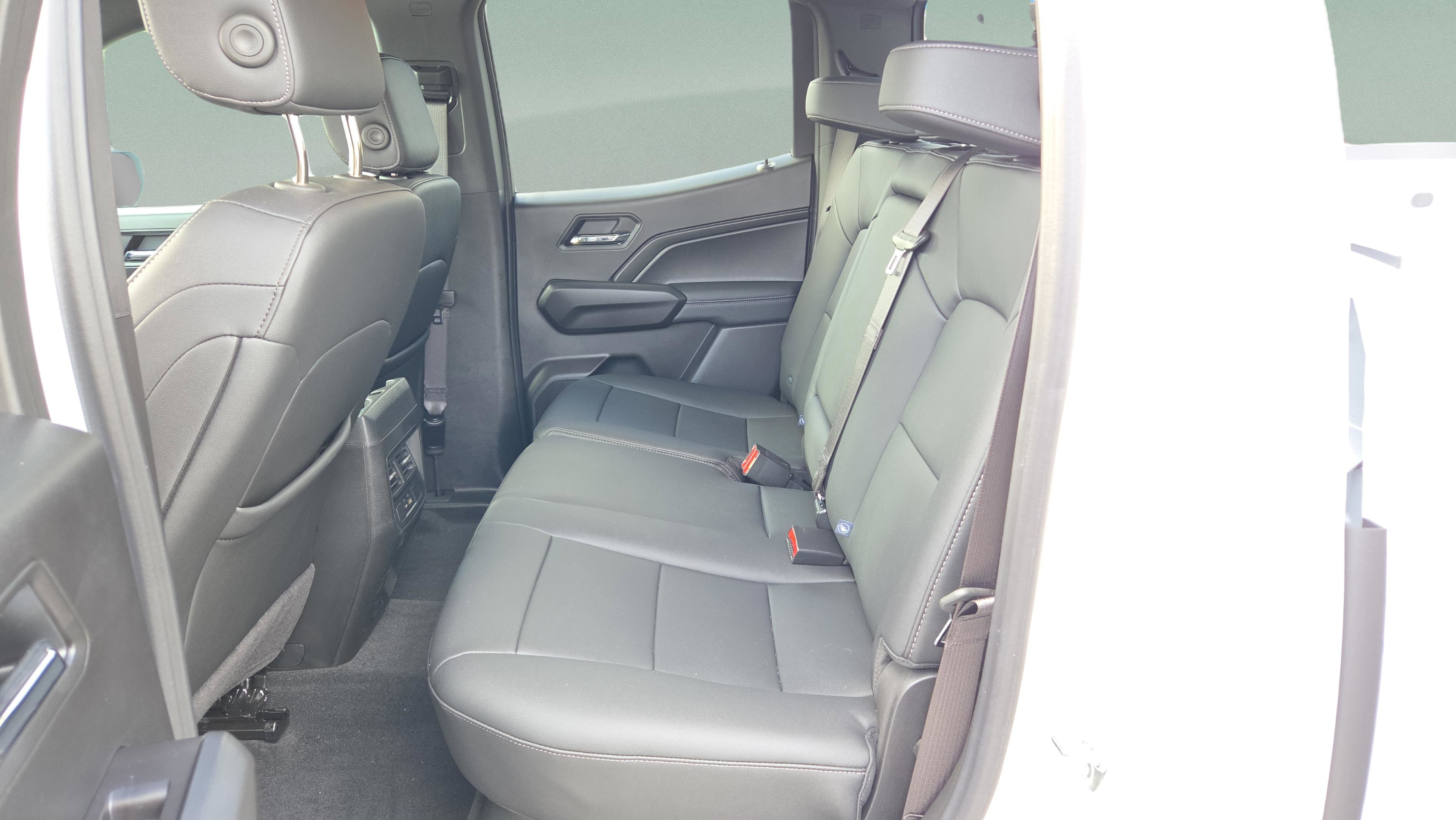 New 2025 Chevrolet Colorado LT w/ LT Convenience Package image 12