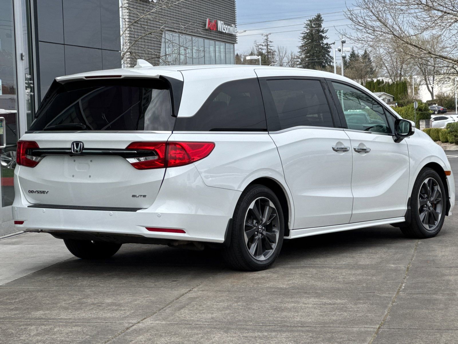 Used 2022 Honda Odyssey Elite image 3