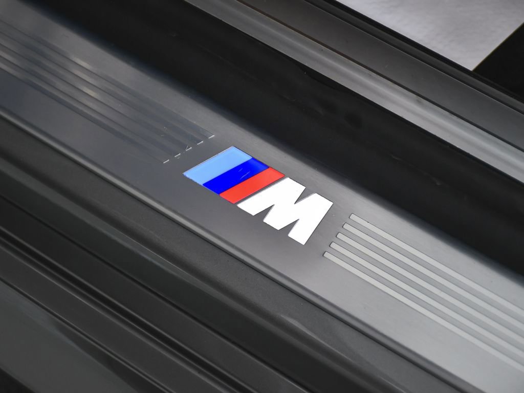 Used 2022 BMW 740i xDrive w/ M Sport Package image 11