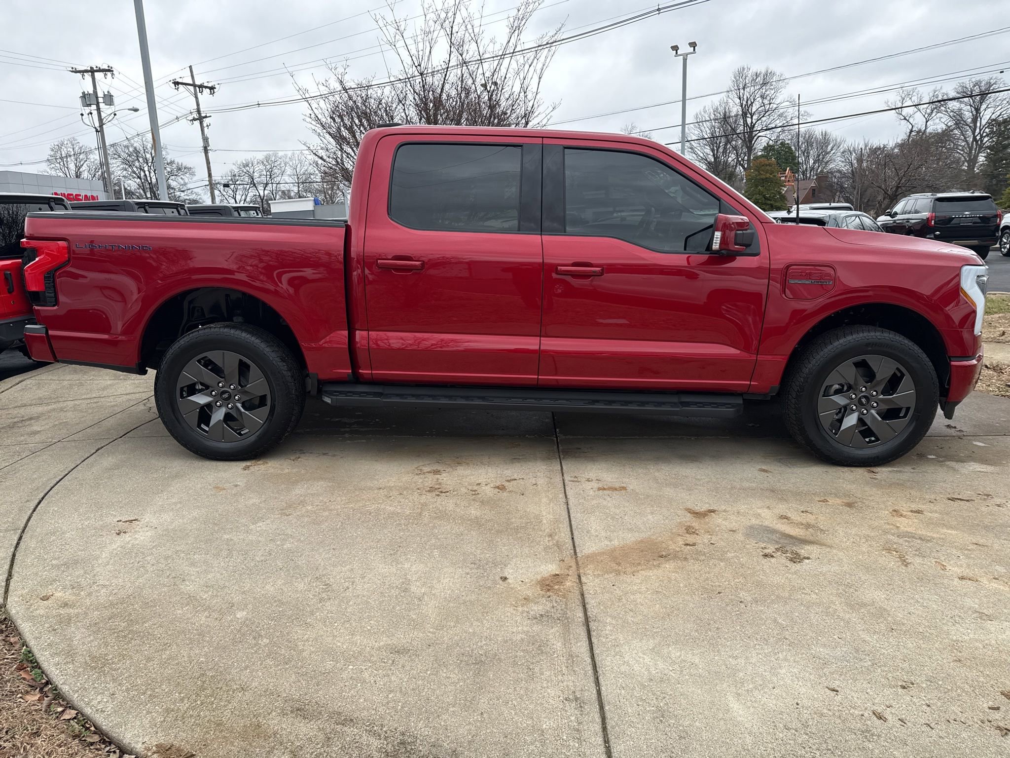 Used 2023 Ford F150 Lightning Lariat image 8