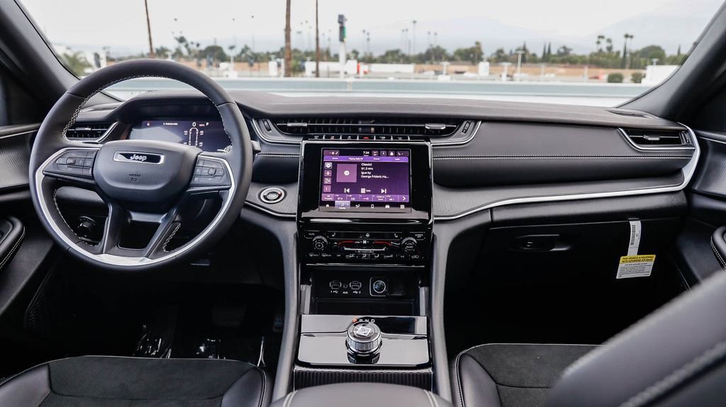 New 2025 Jeep Grand Cherokee L Altitude image 13
