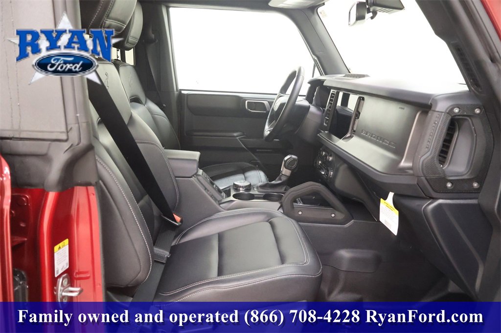 Used 2025 Ford Bronco Badlands image 17