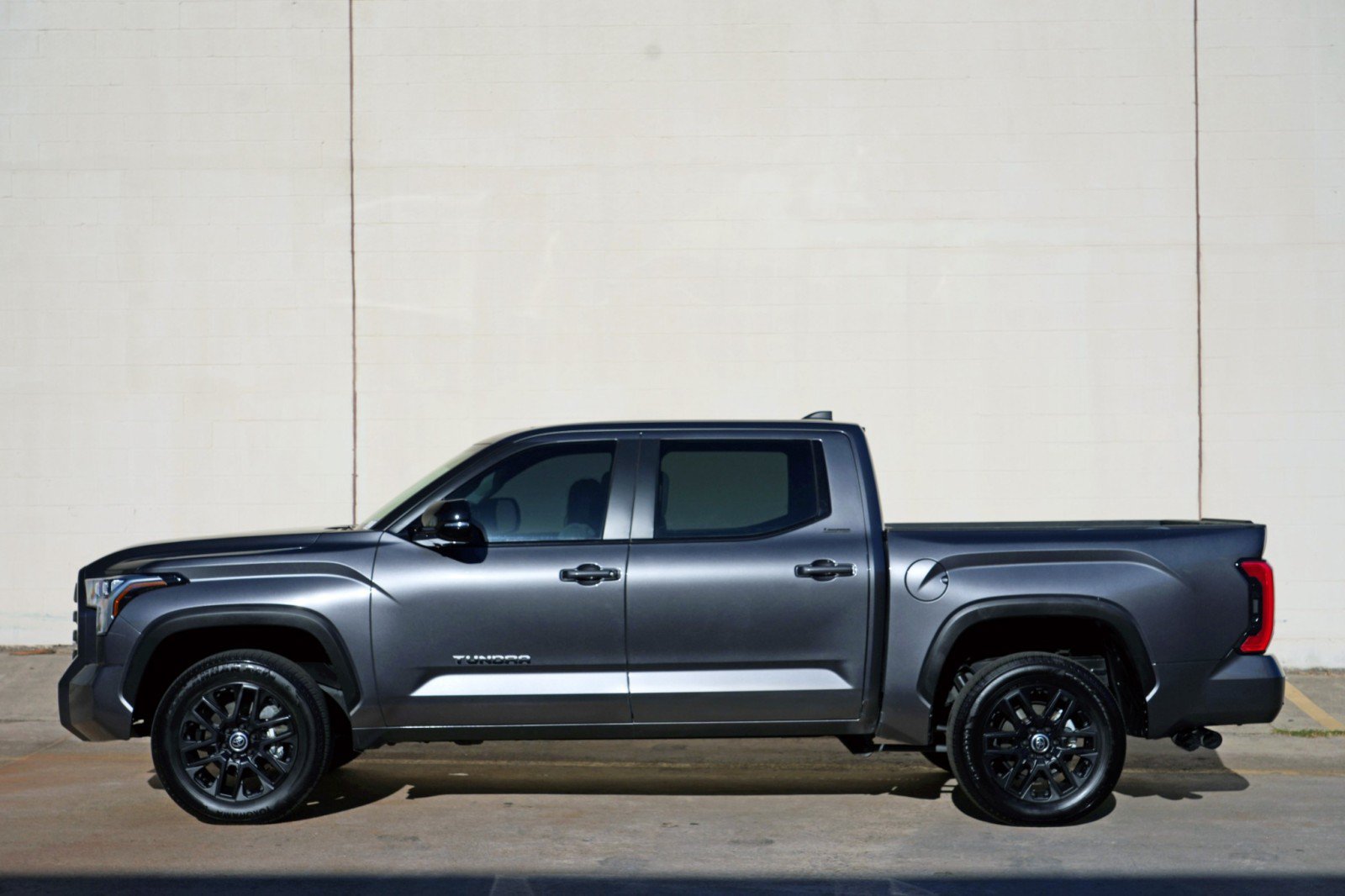 Used 2024 Toyota Tundra Limited AWD/4WD image 49