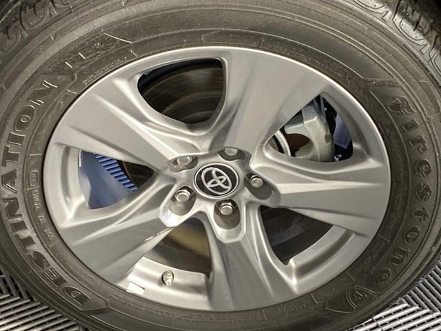 Used 2024 Toyota RAV4 LE AWD/4WD image 28