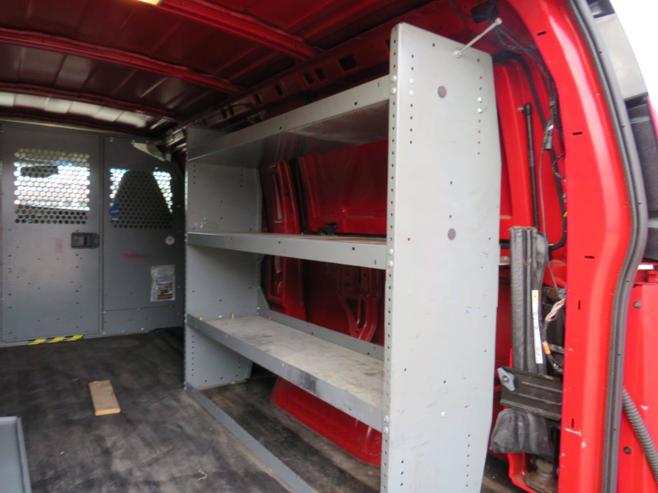 Used 2009 Chevrolet Express 2500 RWD image 18