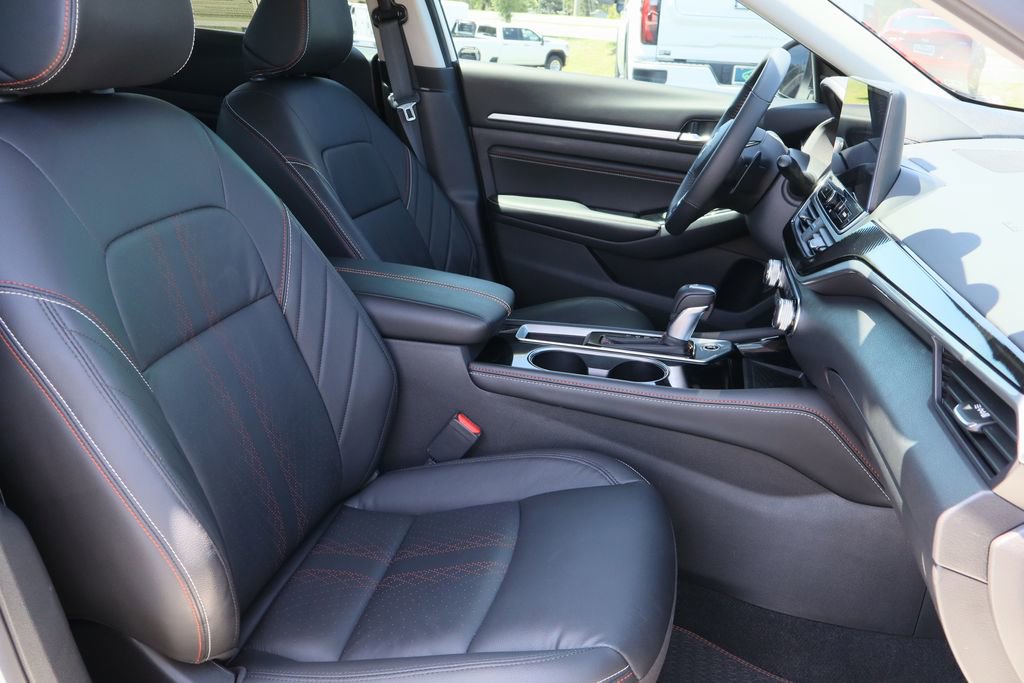 Used 2023 Nissan Altima 2.5 SR w/ SR Premium Package image 27