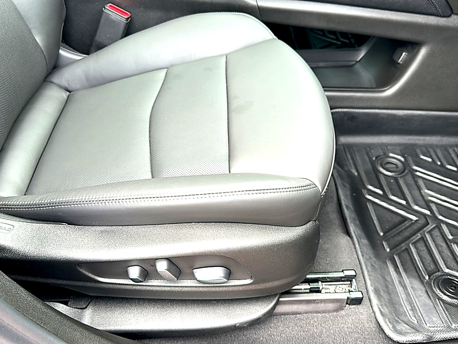 Used 2024 Cadillac XT6 Sport w/ LPO, Floor Liner Package AWD/4WD image 26