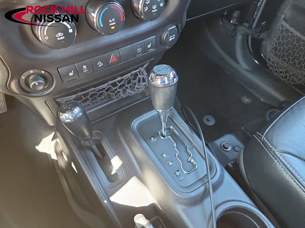 Used 2015 Jeep Wrangler Unlimited Rubicon w/ Connectivity Group AWD/4WD image 26