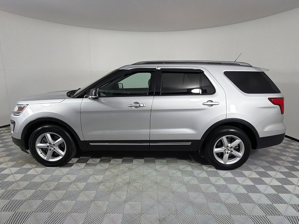 Used 2019 Ford Explorer XLT w/ Equipment Group 202A FWD image 8