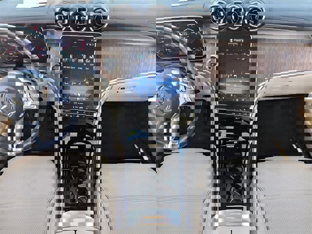 Used 2024 Mercedes-Benz GLC 300 4MATIC image 18