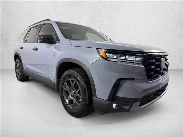 Used 2025 Honda Pilot TrailSport image 1