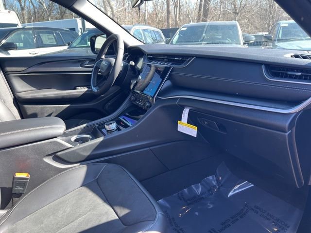 Used 2025 Jeep Grand Cherokee Altitude image 27