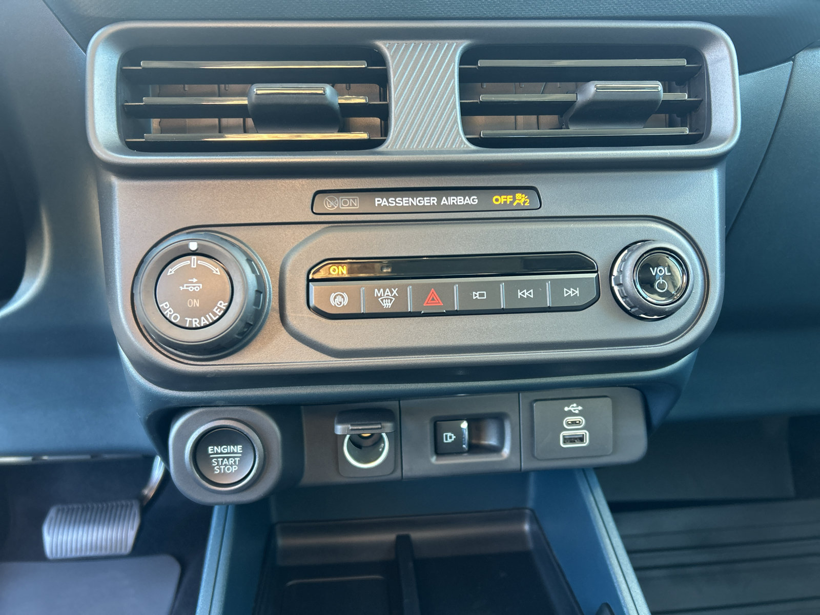 New 2026 Ford Maverick Lariat w/ Black Appearance Package AWD/4WD image 23