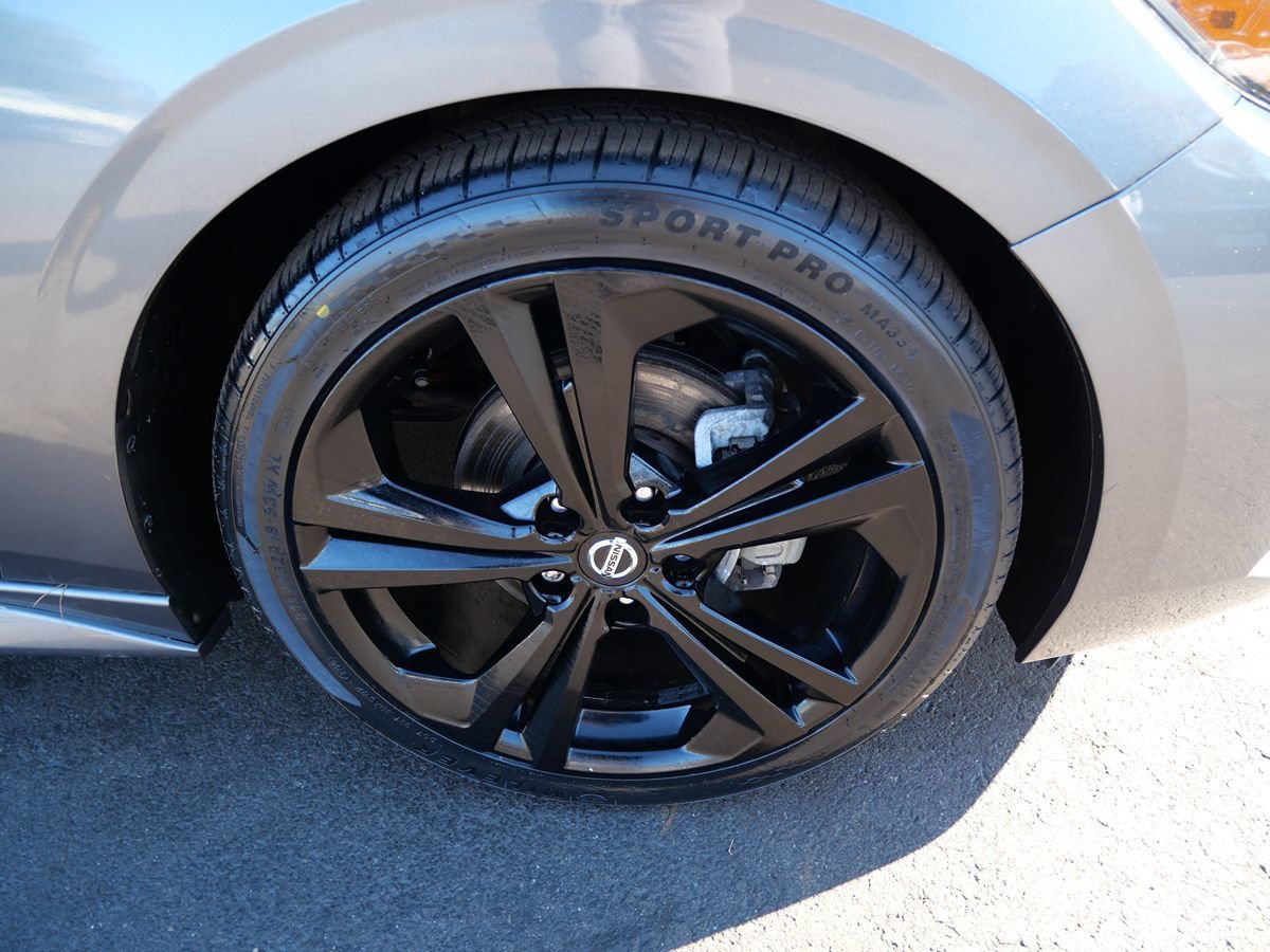 Used 2021 Nissan Sentra SR w/ Electronics Package FWD image 34