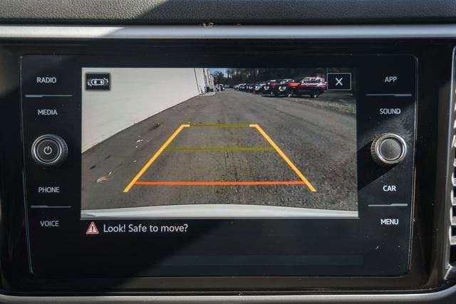 Used 2023 Volkswagen Atlas Cross Sport SE w/ Panoramic Sunroof Package image 3