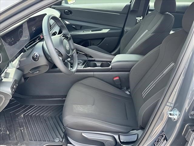 Certified 2025 Hyundai Elantra SEL FWD image 6