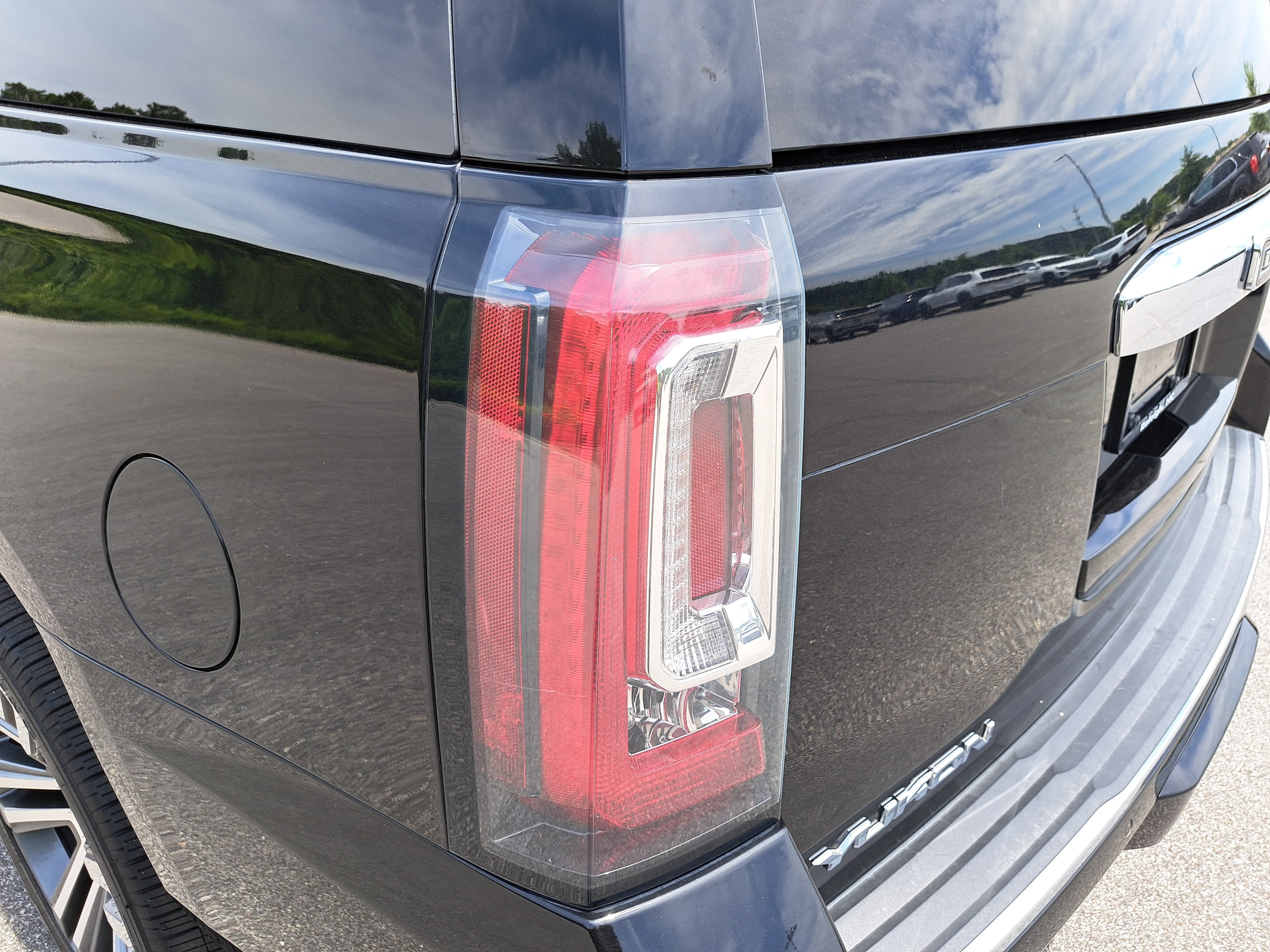Used 2018 GMC Yukon Denali w/ Open Road Package AWD/4WD image 32