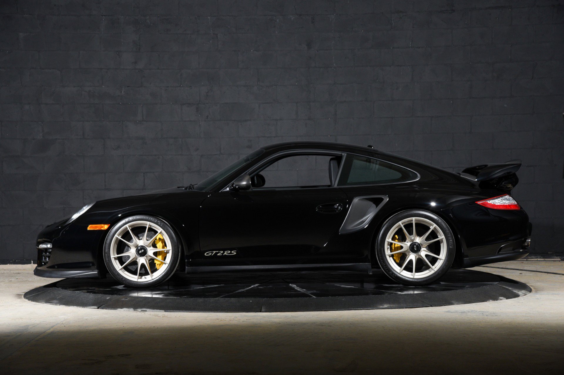 Used 2011 Porsche 911 GT2 RS RWD image 16