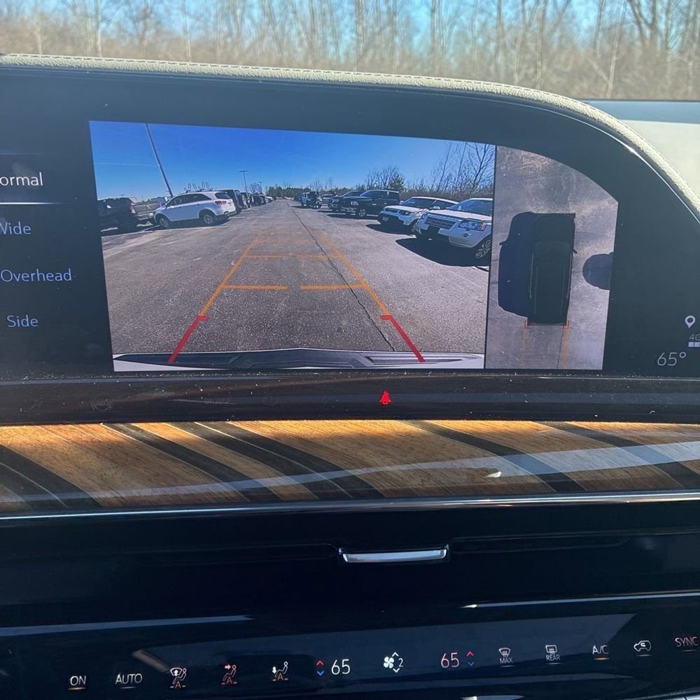 Used 2024 Cadillac Escalade ESV Sport Platinum w/ LPO, ONYX Package image 21