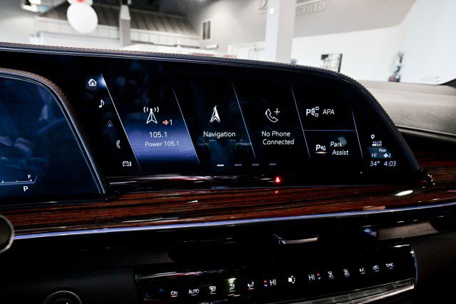 Used 2023 Cadillac Escalade ESV Premium Luxury image 39