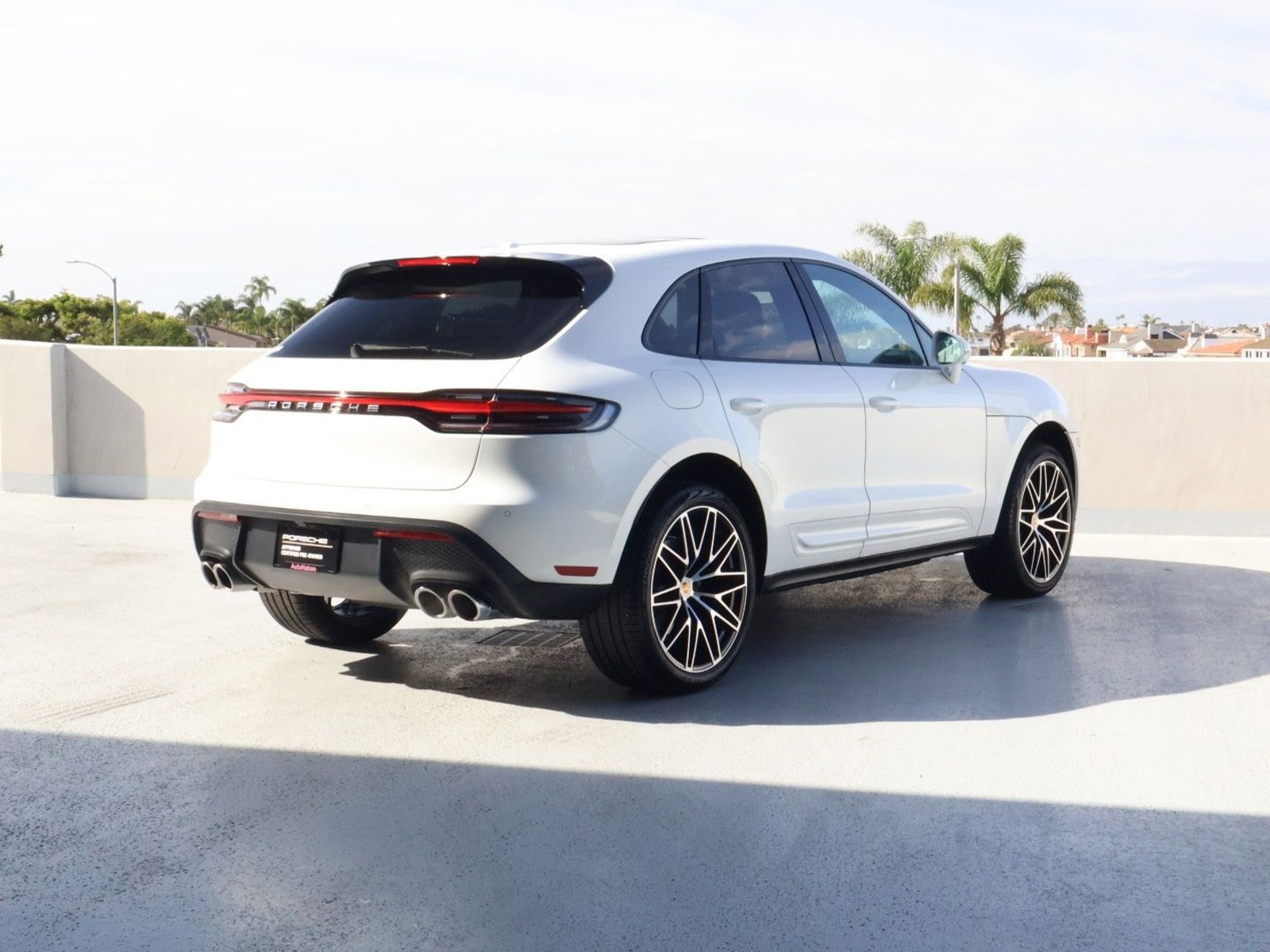 Certified 2025 Porsche Macan image 9