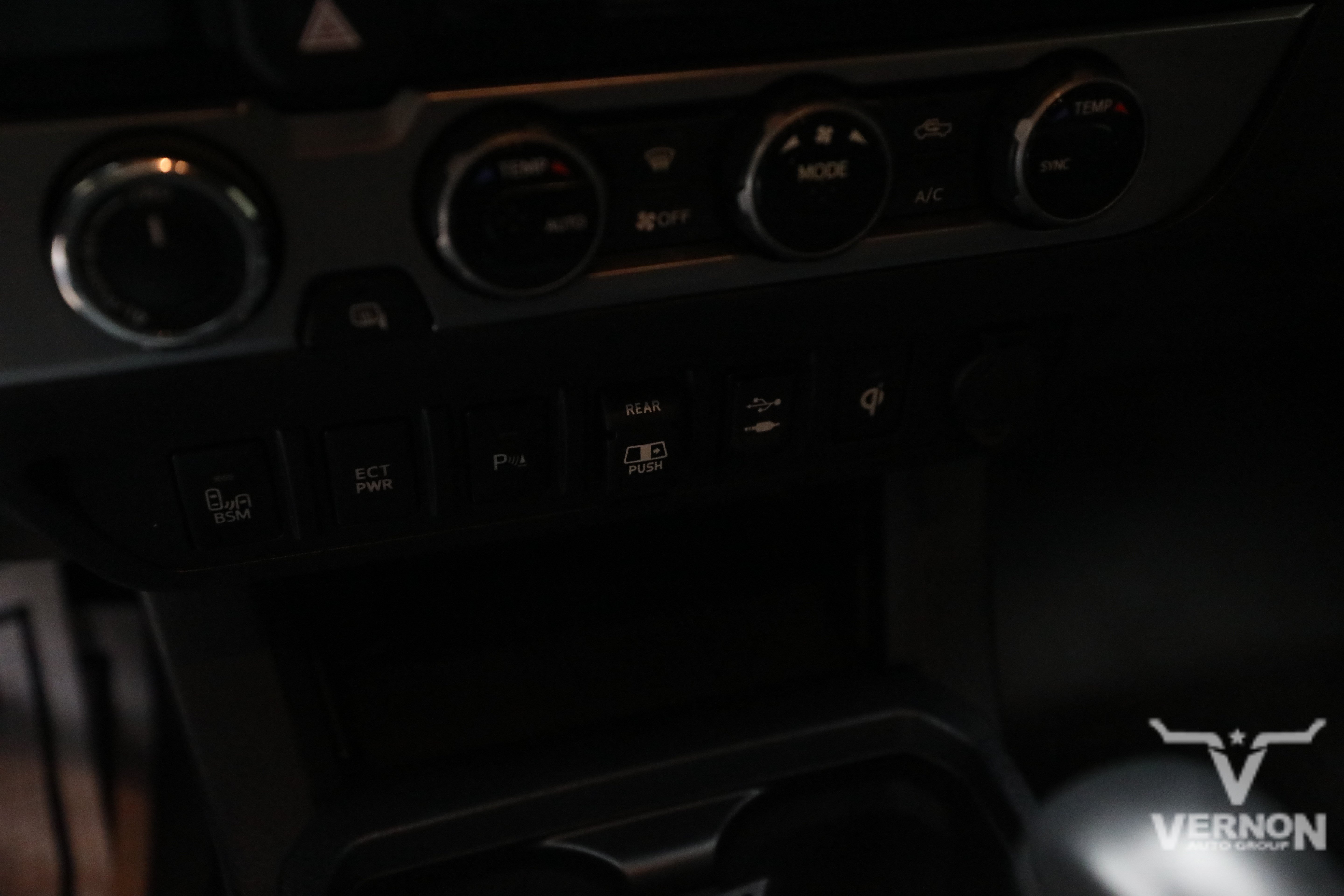 Used 2018 Toyota Tacoma Limited AWD/4WD image 23
